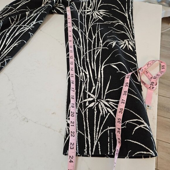 Talbots Size 10 Black White Bamboo Print Pedal Pusher Capris Pants Stretch - Picture 8 of 9